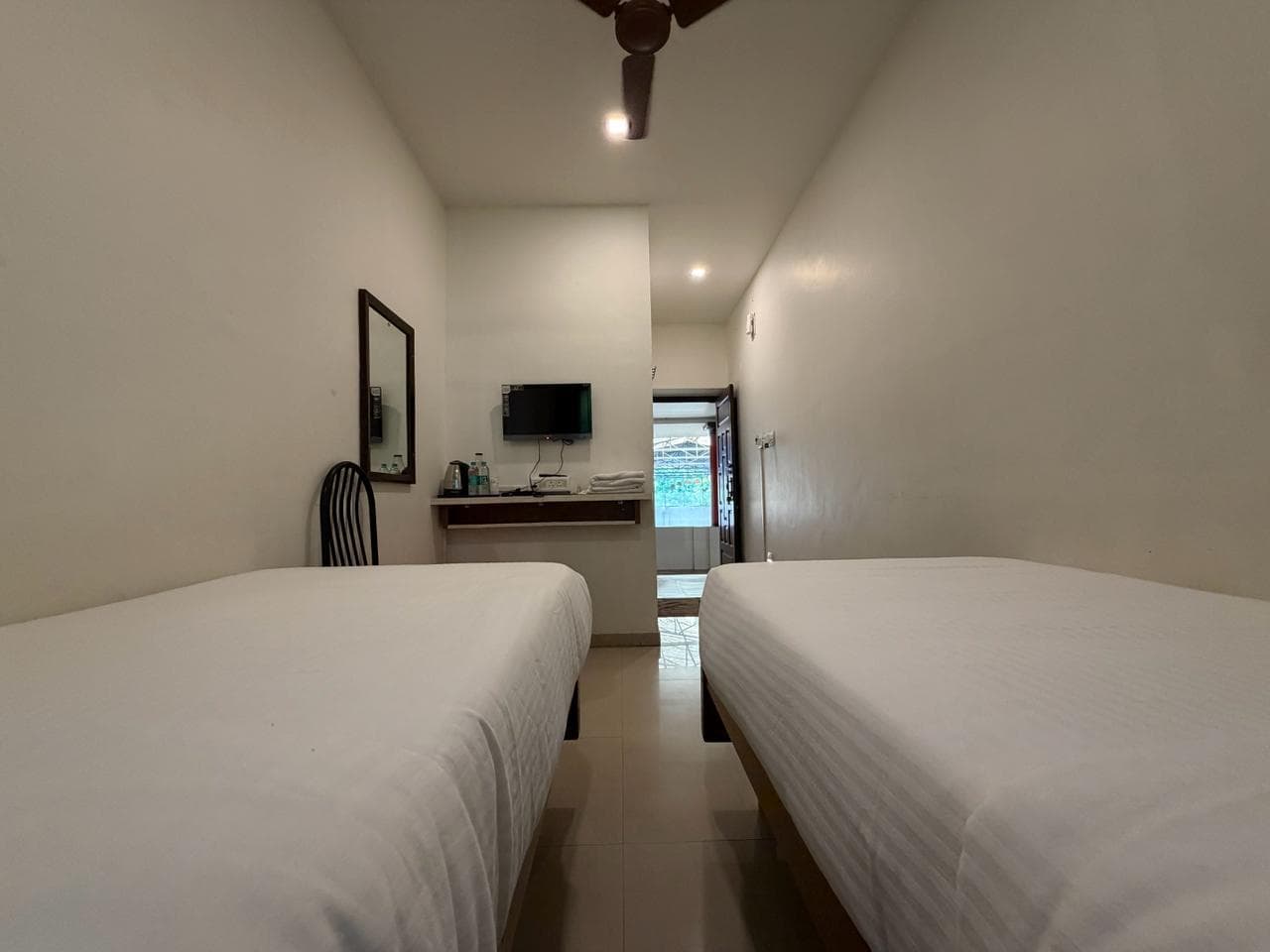 Compact Twin room, beds facing TV and door