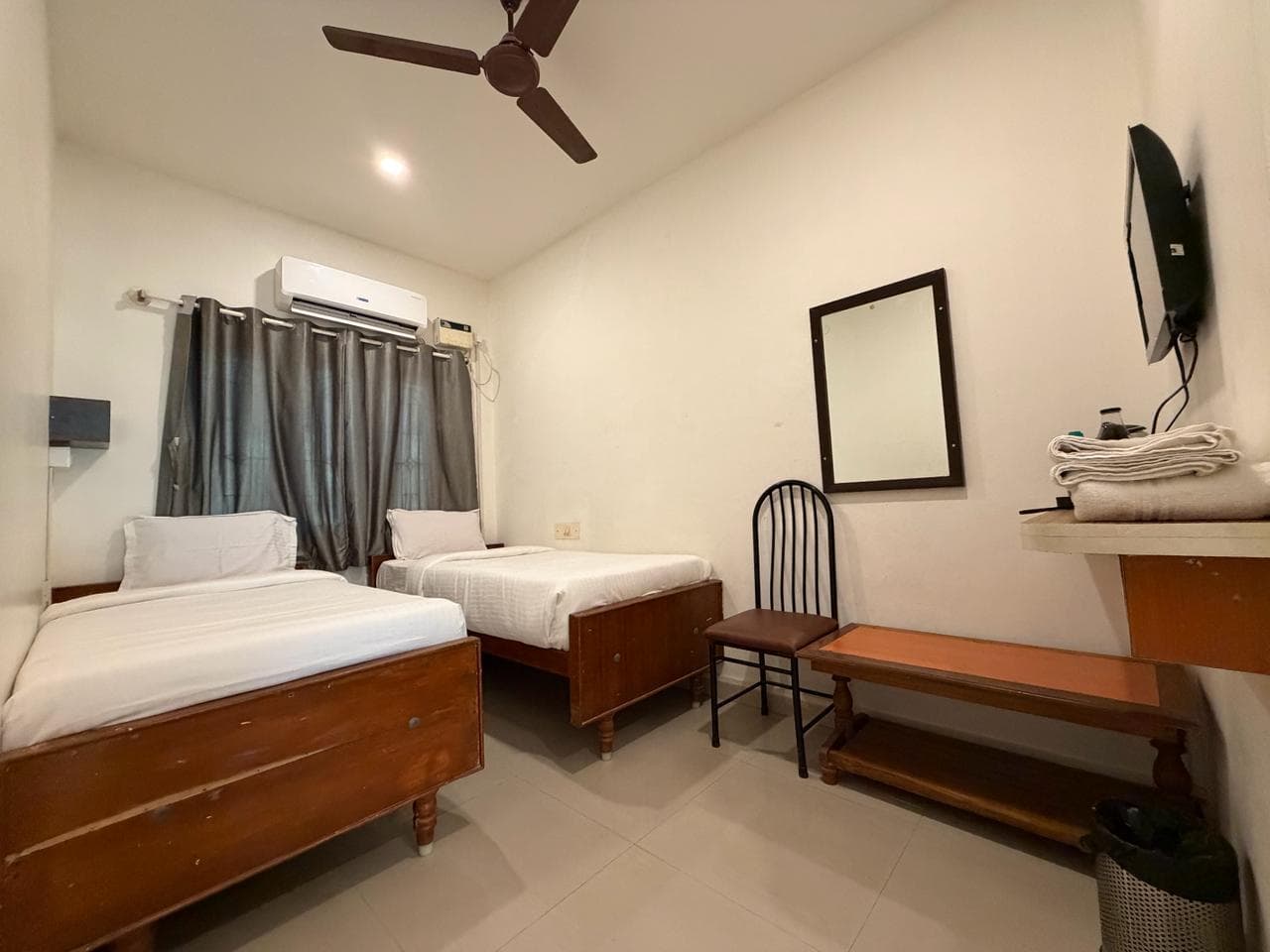 Compact Twin room, curtains closed