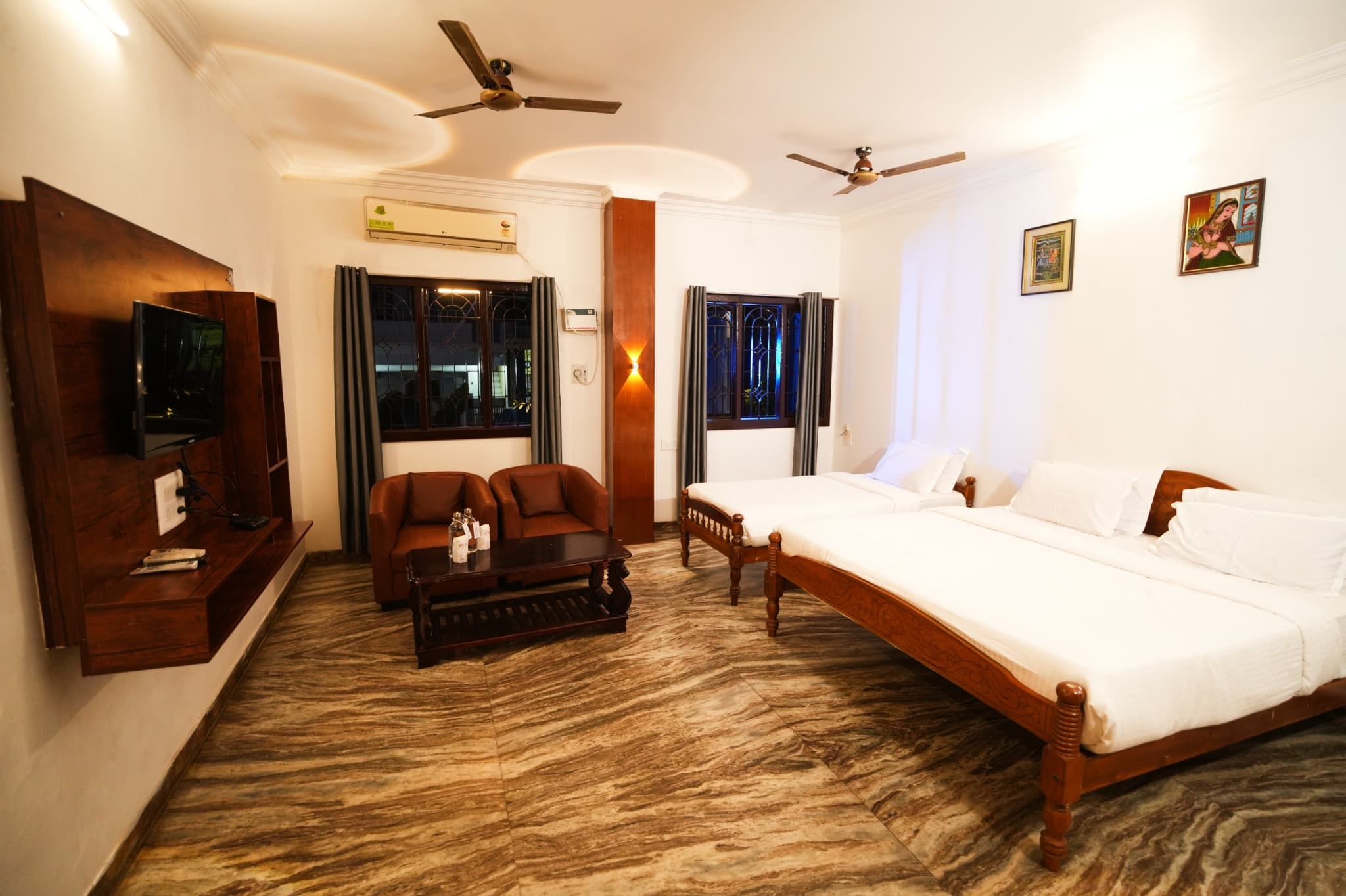 Triple Room with King and Single Bed, wide room view